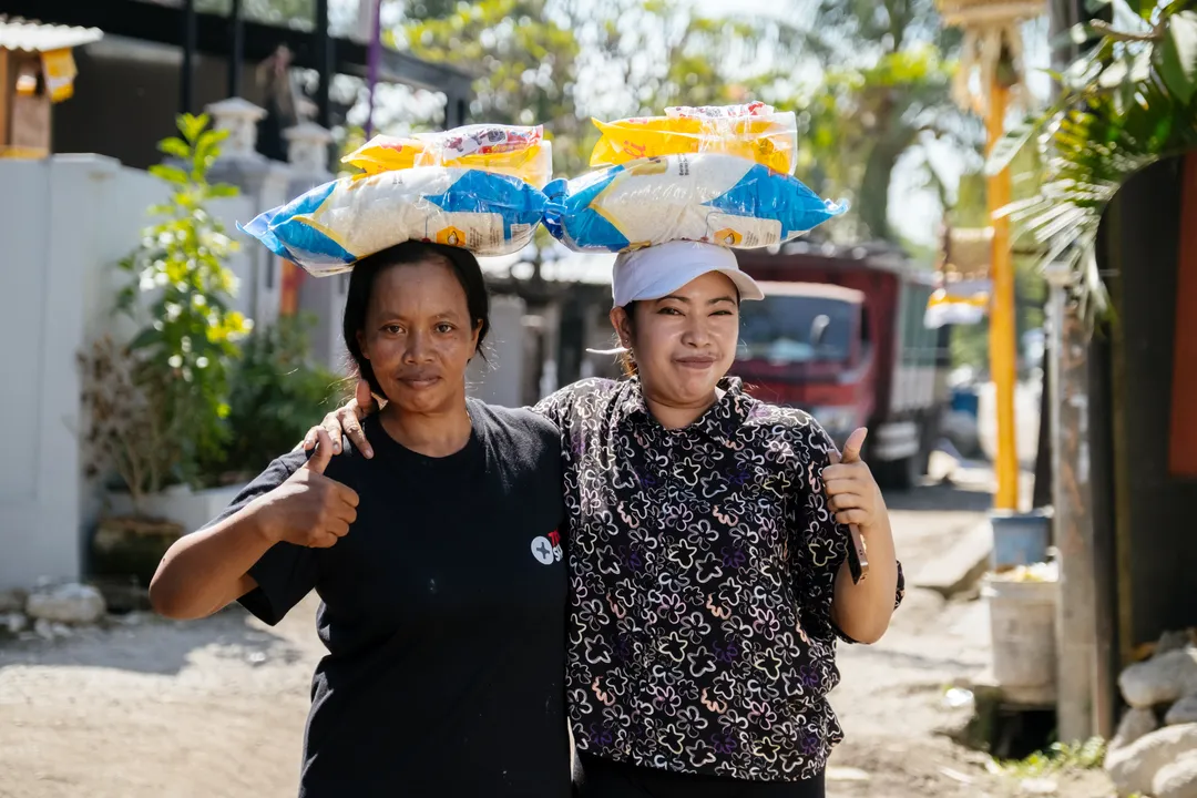Resource collectors receiving donations